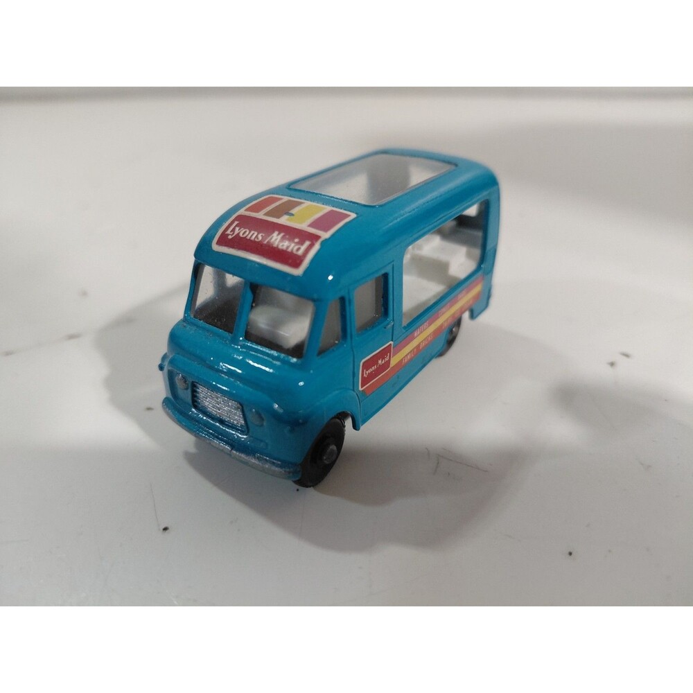 Lesney Matchbox Series Die Cast 1:64 Commer Ice Cream Canteen/ Truck